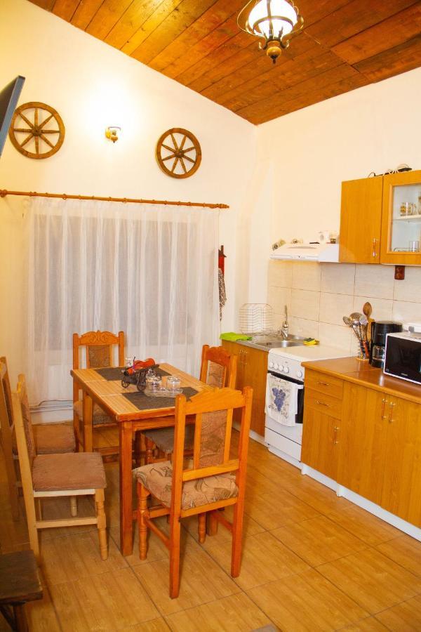 La Mihai Lupeni  Extérieur photo